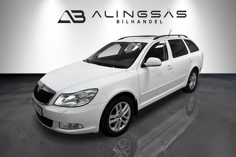 Vit Begagnad 2013 Skoda Octavia Elegance Kombi | 59 900 kr (Bra pris) - Bild 1/4