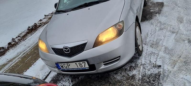Begagnad Mazda 2 75 HK (55 kW) 2004 Halvkombi