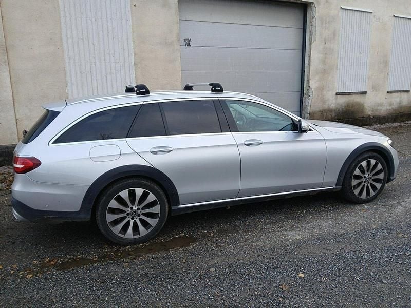 Silver Begagnad 2018 Mercedes E220 Kombi | 179 000 kr (Superpris) - Bild 1/4
