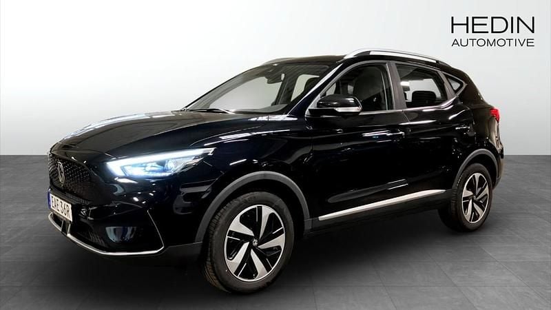 Svart (black) Begagnad 2021 MG ZS Luxury Sedan | 244 900 kr (Bra pris) - Bild 1/4