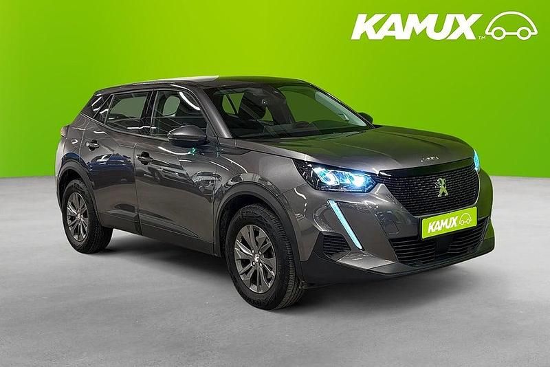 Silver/grå Begagnad 2021 Peugeot 2008 SUV | 204 800 kr (Marknadspris) - Bild 1/4
