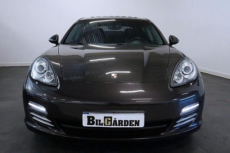 Begagnad Porsche Panamera 4 301 HK (221 kW) 2012 Grå Sedan