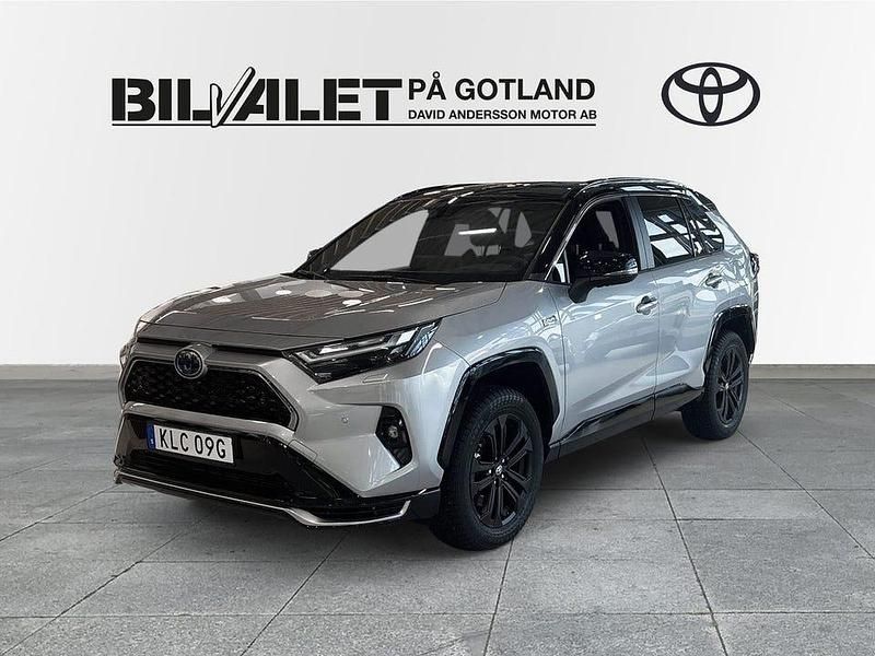 Grå metallic/svart Begagnad 2024 Toyota RAV4 SUV | 539 000 kr (Lite dyr) - Bild 1/4