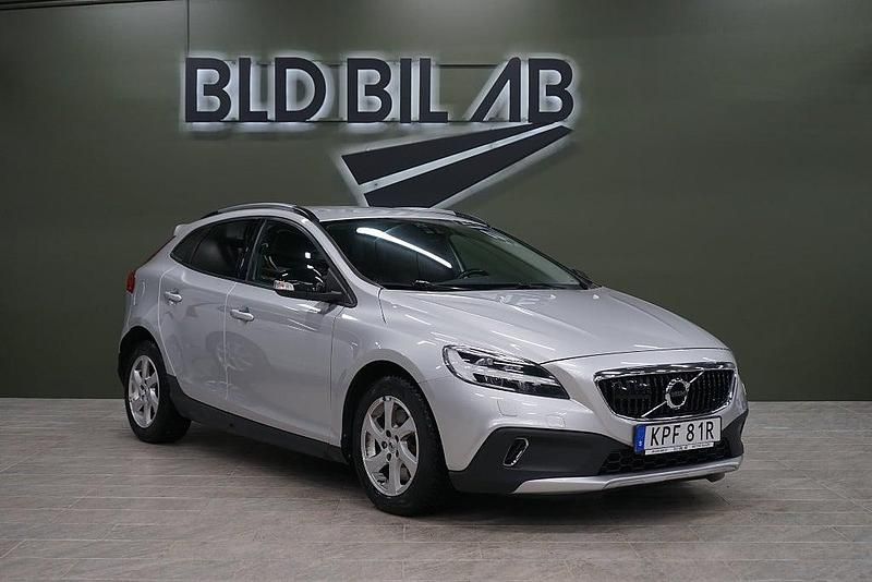 Silver Begagnad 2019 Volvo V40 Momentum Halvkombi | 199 900 kr (Marknadspris) - Bild 1/4