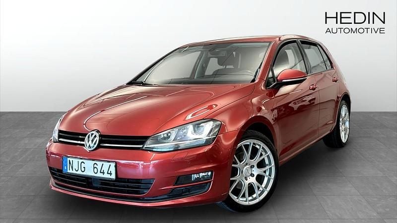 Röd (red) Begagnad 2013 VW Golf VII Halvkombi | 74 900 kr (Bra pris) - Bild 1/4