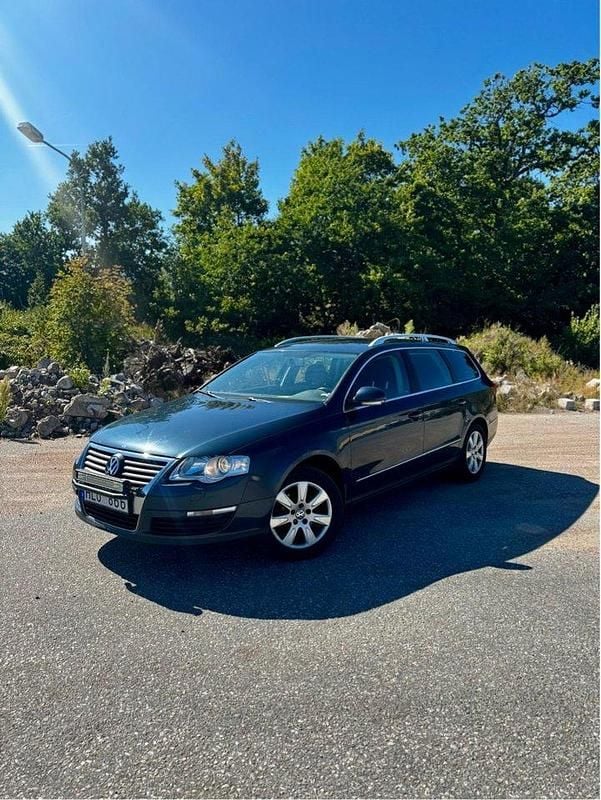 Grå Begagnad 2008 VW Passat Kombi | 27 900 kr (Marknadspris) - Bild 1/4