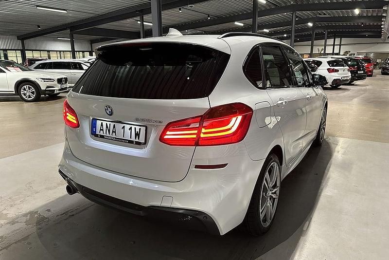 Begagnad BMW 225 Active Tourer M Sport 220 HK (161 kW) 2019 Vit Minibuss
