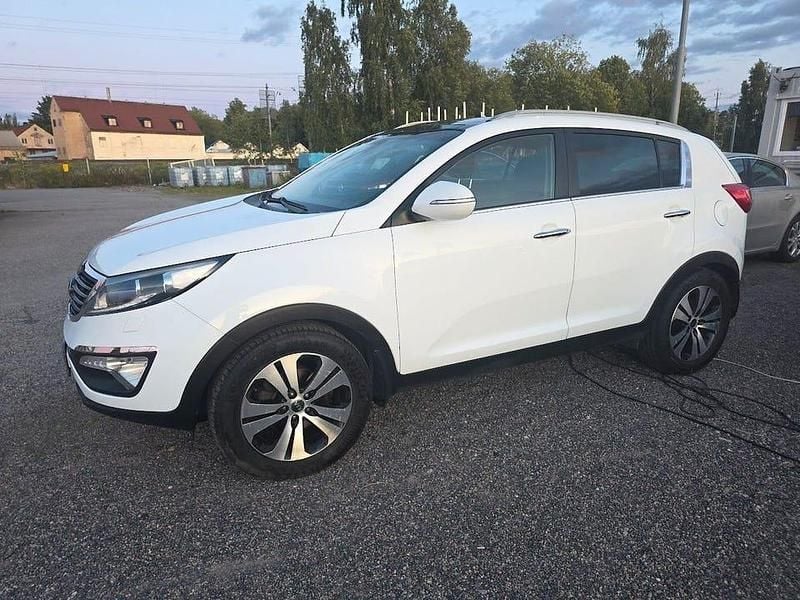 Vit Begagnad 2013 Kia Sportage SUV | 68 900 kr (Bra pris) - Bild 1/4