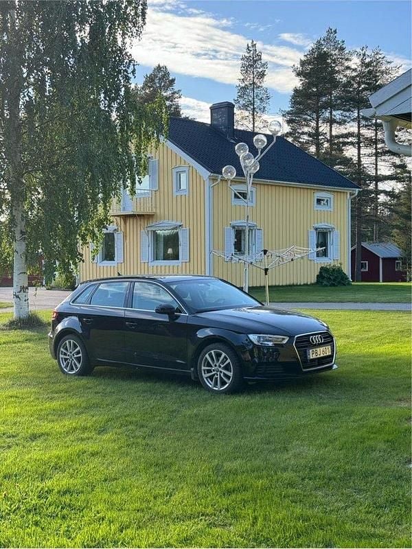 Svart Begagnad 2017 Audi A3 Sportback Comfort Halvkombi | 99 000 kr (Superpris) - Bild 1/4