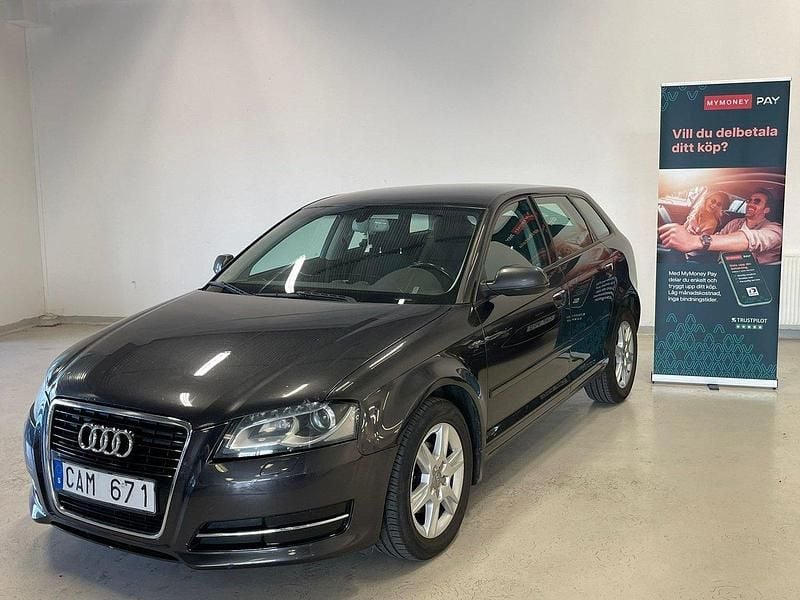 Grå Begagnad 2013 Audi A3 Sportback Attraction Halvkombi | 57 900 kr (Bra pris) - Bild 1/3