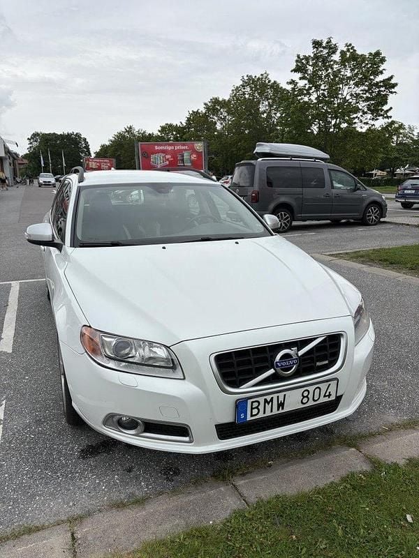 Vit Begagnad 2011 Volvo V70 R-Design Kombi | 65 000 kr (Bra pris) - Bild 1/4