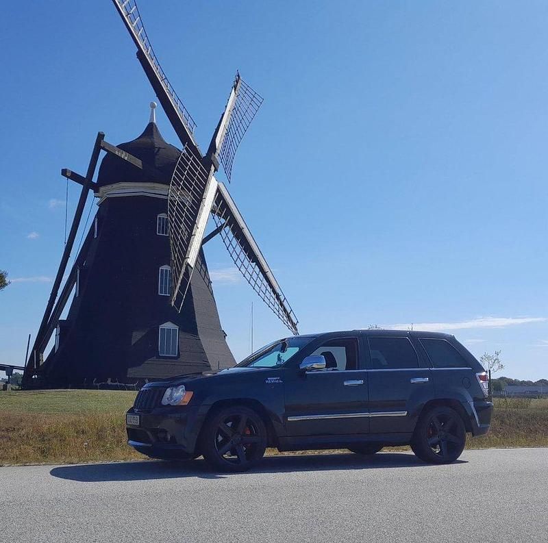 Svart Begagnad 2010 Jeep Grand Cherokee SRT8 SUV | 189 000 kr - Bild 1/4