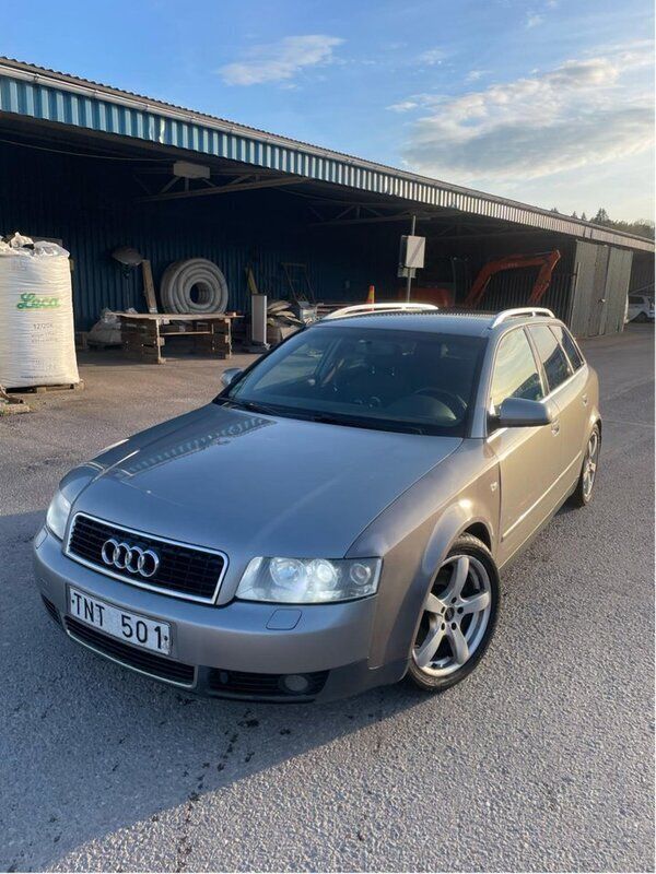 Grå Begagnad 2003 Audi A4 Comfort Kombi | 10 000 kr (Bra pris) - Bild 1/4
