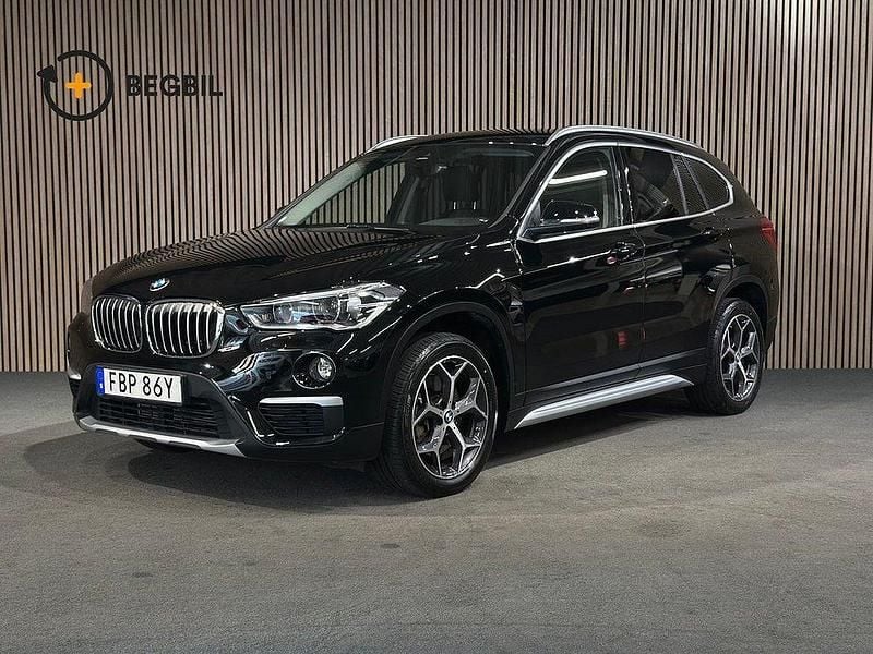 Svart Begagnad 2019 BMW X1 xLine SUV | 297 400 kr (Marknadspris) - Bild 1/4