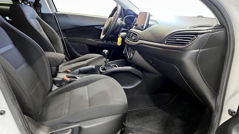 Begagnad Fiat Tipo Lounge 120 HK (88 kW) 2017 Vit Kombi