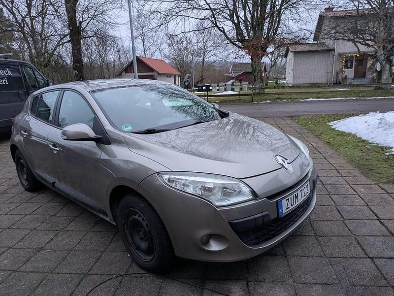 Begagnad 2010 Renault Mégane III Halvkombi | 35 000 kr (Marknadspris) - Bild 1/4