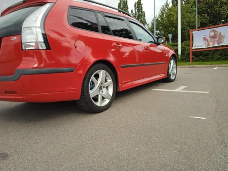 Röd Begagnad 2007 Saab 9-3 Kombi | 75 000 kr (Lite dyr) - Bild 1/4