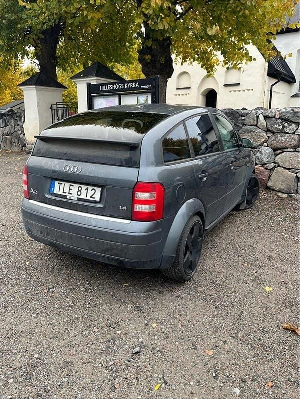 Grå Begagnad 2003 Audi A2 Competition Halvkombi | 7 000 kr (Superpris) - Bild 1/4