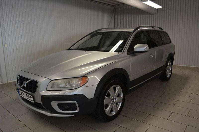 Ljusgrå (grå) Begagnad 2008 Volvo XC70 Momentum SUV | 64 000 kr (Marknadspris) - Bild 1/3