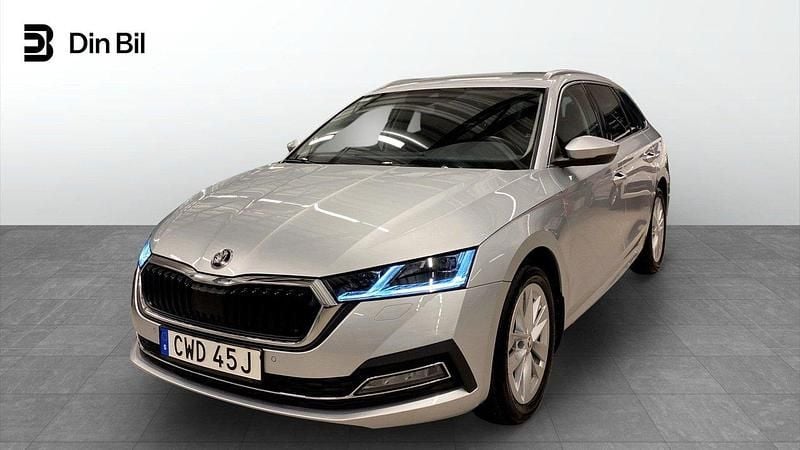 Grå Begagnad 2022 Skoda Octavia Style Kombi | 259 900 kr (Marknadspris) - Bild 1/4