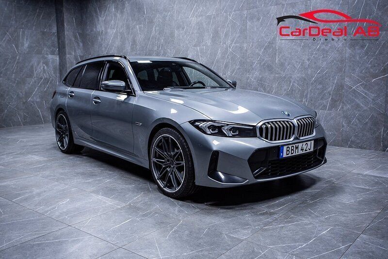 Grå Begagnad 2022 BMW 330e M Sport Kombi | 424 800 kr (Dyr) - Bild 1/4