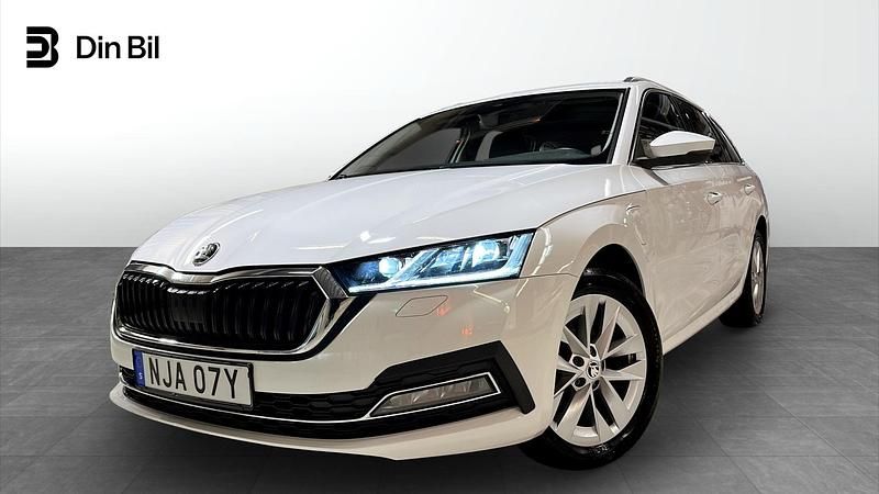 Vit Begagnad 2022 Skoda Octavia Style Kombi | 319 900 kr (Lite dyr) - Bild 1/4