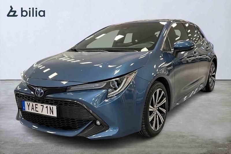 Begagnad Toyota Corolla Hybrid 2021 Blå Halvkombi