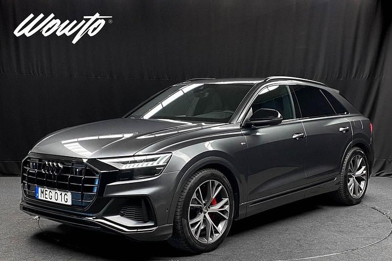 Grå Begagnad 2023 Audi Q8 S-Line SUV | 739 800 kr (Lite dyr) - Bild 1/3