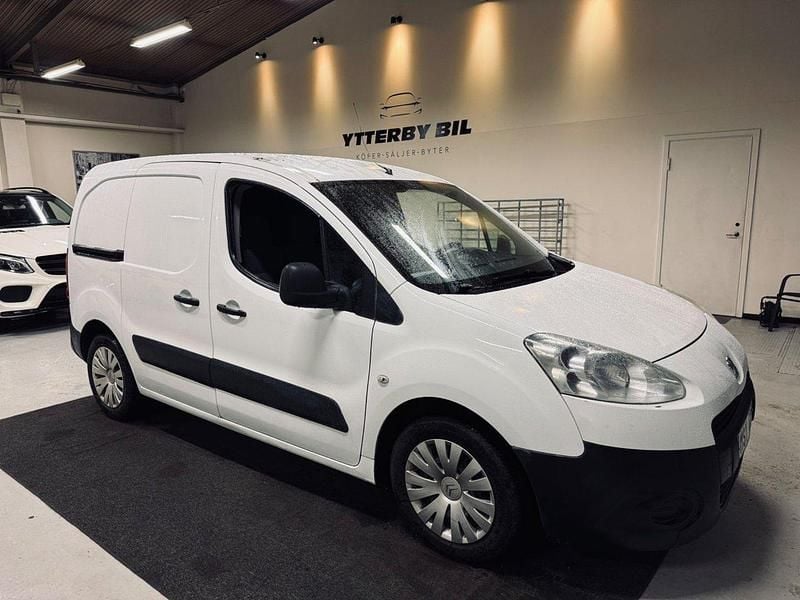 Vit Begagnad 2012 Peugeot Partner S Van | 19 900 kr (Superpris) - Bild 1/4