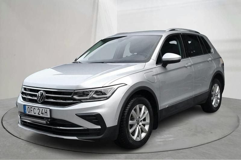 Silver Begagnad 2023 VW Tiguan SUV | 289 000 kr (Superpris) - Bild 1/4
