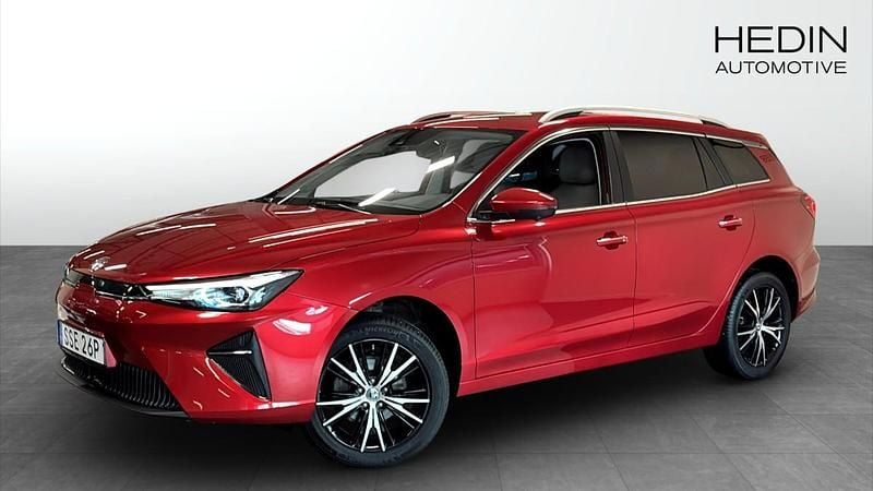 Röd (red) Begagnad 2022 MG MG5 EV Luxury Kombi | 234 900 kr (Marknadspris) - Bild 1/4