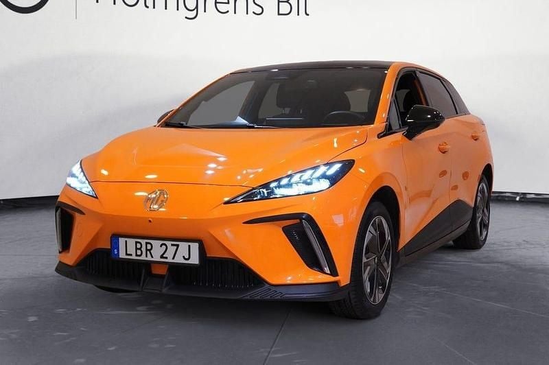 Fizzy orange Begagnad 2022 MG MG4 EV Luxury Halvkombi | 239 900 kr (Marknadspris) - Bild 1/4