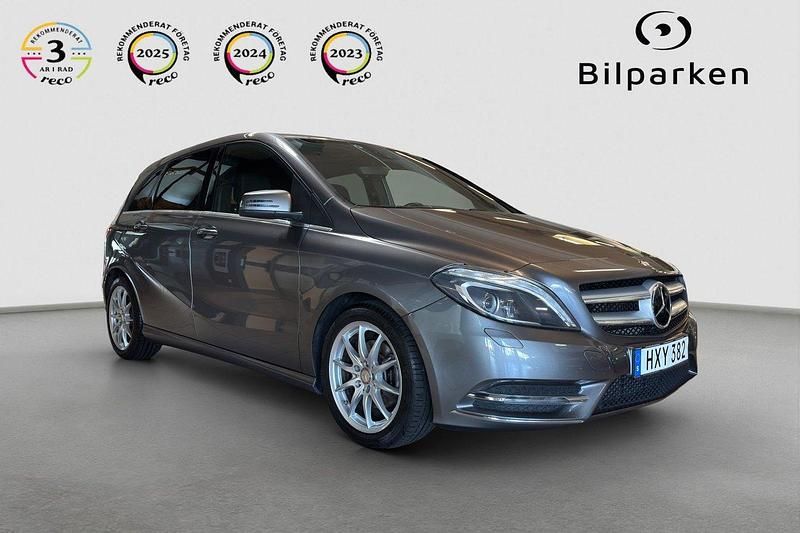 Mörkgrå Begagnad 2014 Mercedes B180 Minibuss | 189 990 kr (Dyr) - Bild 1/4