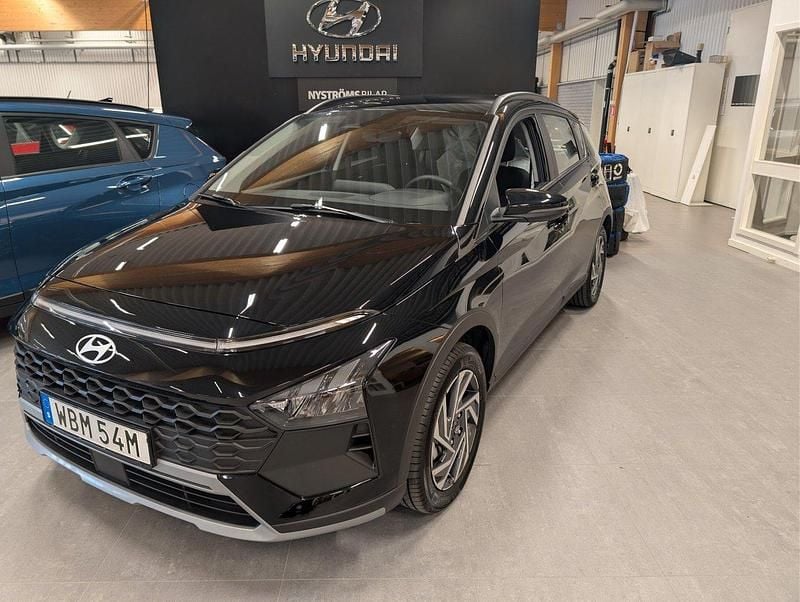 Svart Ny 2024 Hyundai Bayon SUV | 249 900 kr (Marknadspris) - Bild 1/4