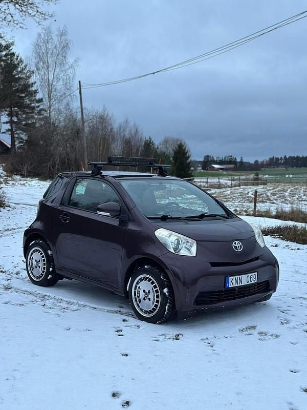 Begagnad 2009 Toyota iQ Halvkombi | 41 000 kr (Marknadspris) - Bild 1/4
