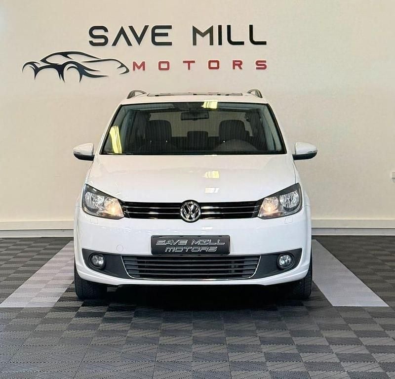 Begagnad VW Touran 105 HK (77 kW) 2014 Vit Minibuss