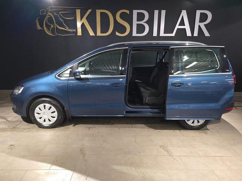 Begagnad VW Sharan 150 HK (110 kW) 2016 Blå Minibuss