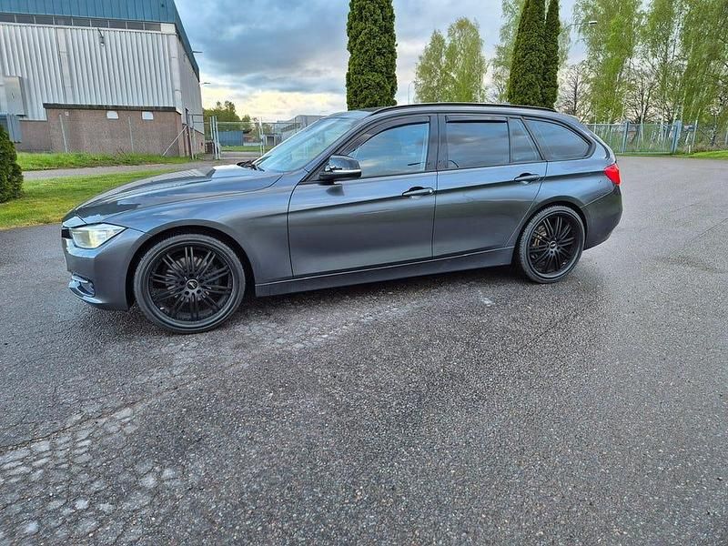 Begagnad BMW 320 184 HK (135 kW) 2015 Kombi