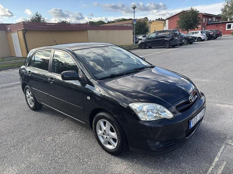 Svart Begagnad 2005 Toyota Corolla Halvkombi | 56 000 kr (Marknadspris) - Bild 1/4