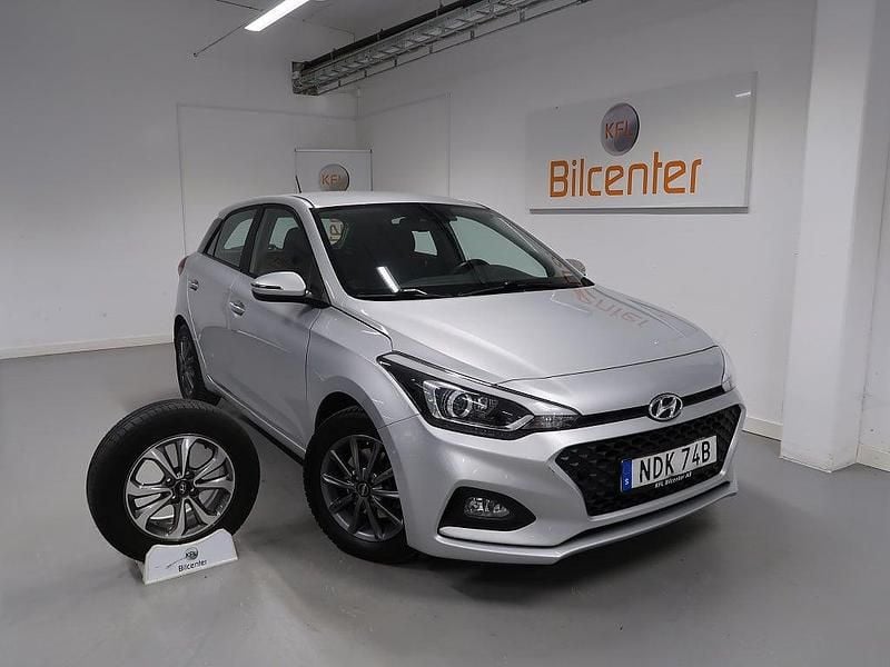 Grå Begagnad 2020 Hyundai i20 Trend Halvkombi | 169 900 kr (Marknadspris) - Bild 1/3