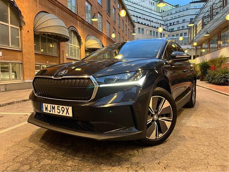 Svart Begagnad 2022 Skoda Enyaq iV SUV | 199 900 kr - Bild 1/4