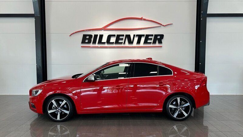 Röd Begagnad 2017 Volvo S60 R-Design Sedan | 184 900 kr (Marknadspris) - Bild 1/4
