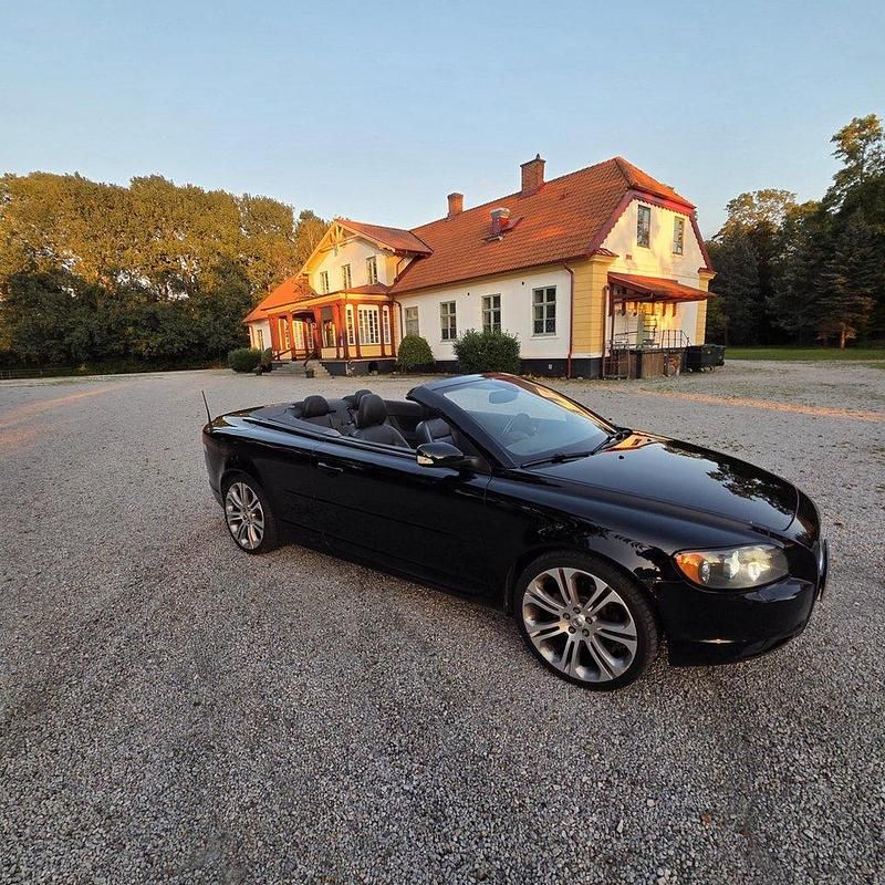 Svart Begagnad 2006 Volvo C70 Summum Cab | 62 000 kr (Marknadspris) - Bild 1/4