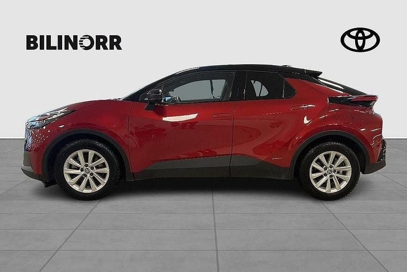 Begagnad Toyota C-HR Comfort 200 HK (147 kW) 2023 Röd SUV