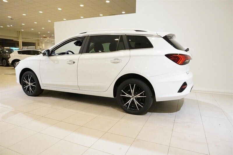 Begagnad MG MG5 EV Luxury 115 kW (157 HK) 2023 Vit (dover white) Kombi