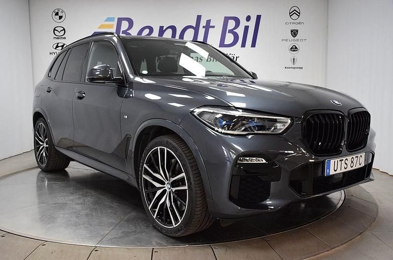 Arktis grey brillant effect Begagnad 2019 BMW X5 M Sport SUV | 599 500 kr (Superpris) - Bild 1/4