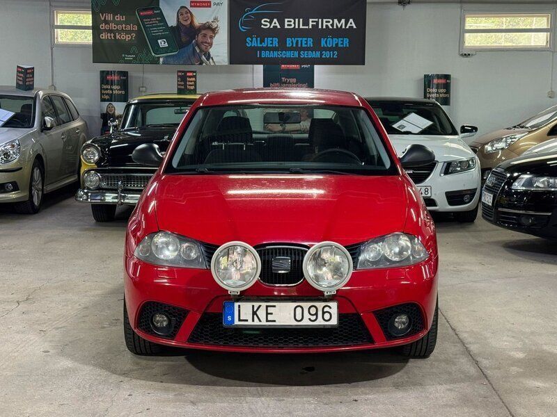 Röd Begagnad 2008 Seat Ibiza Halvkombi | 24 900 kr (Marknadspris) - Bild 1/4