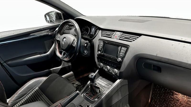 Begagnad Skoda Octavia RS 220 HK (161 kW) 2015 Vit Sedan