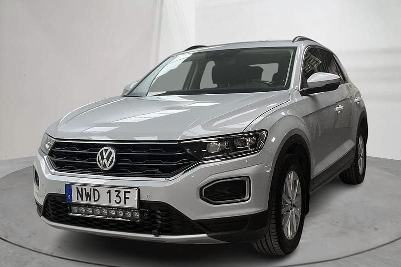Ljusgrå Begagnad 2020 VW T-Roc SUV | 145 600 kr (Superpris) - Bild 1/4