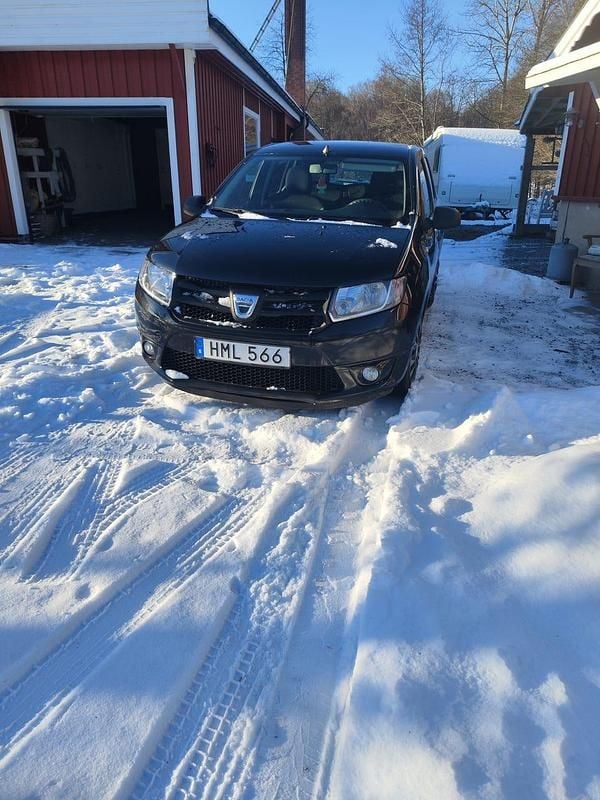 Begagnad 2015 Dacia Sandero Halvkombi | 31 000 kr (Superpris) - Bild 1/4